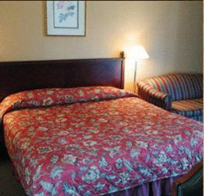 Budget Inn Williamsburg Room photo